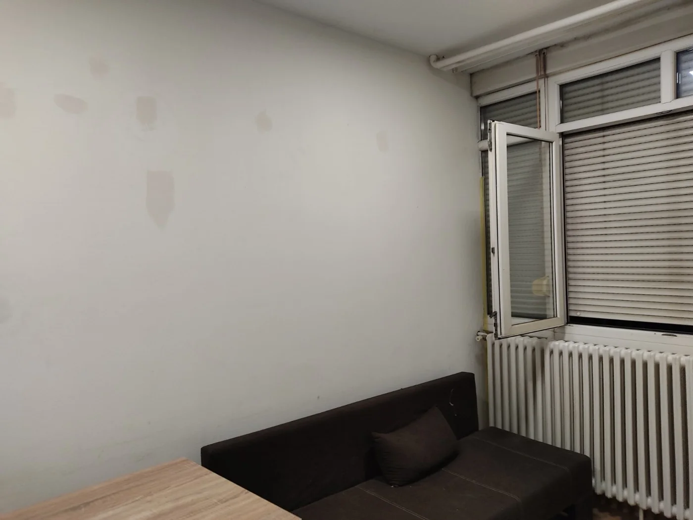 Lokalne popravke zida dnevnog boravka — Blok 61 · Novi Beograd