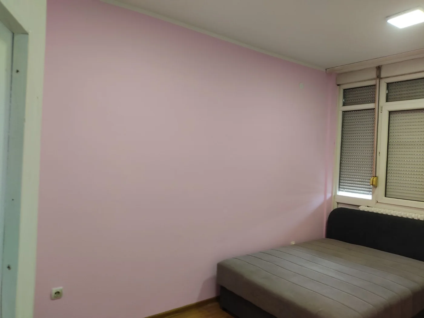 Drugi pogled na okrečenu sobu — Blok 61 · Novi Beograd