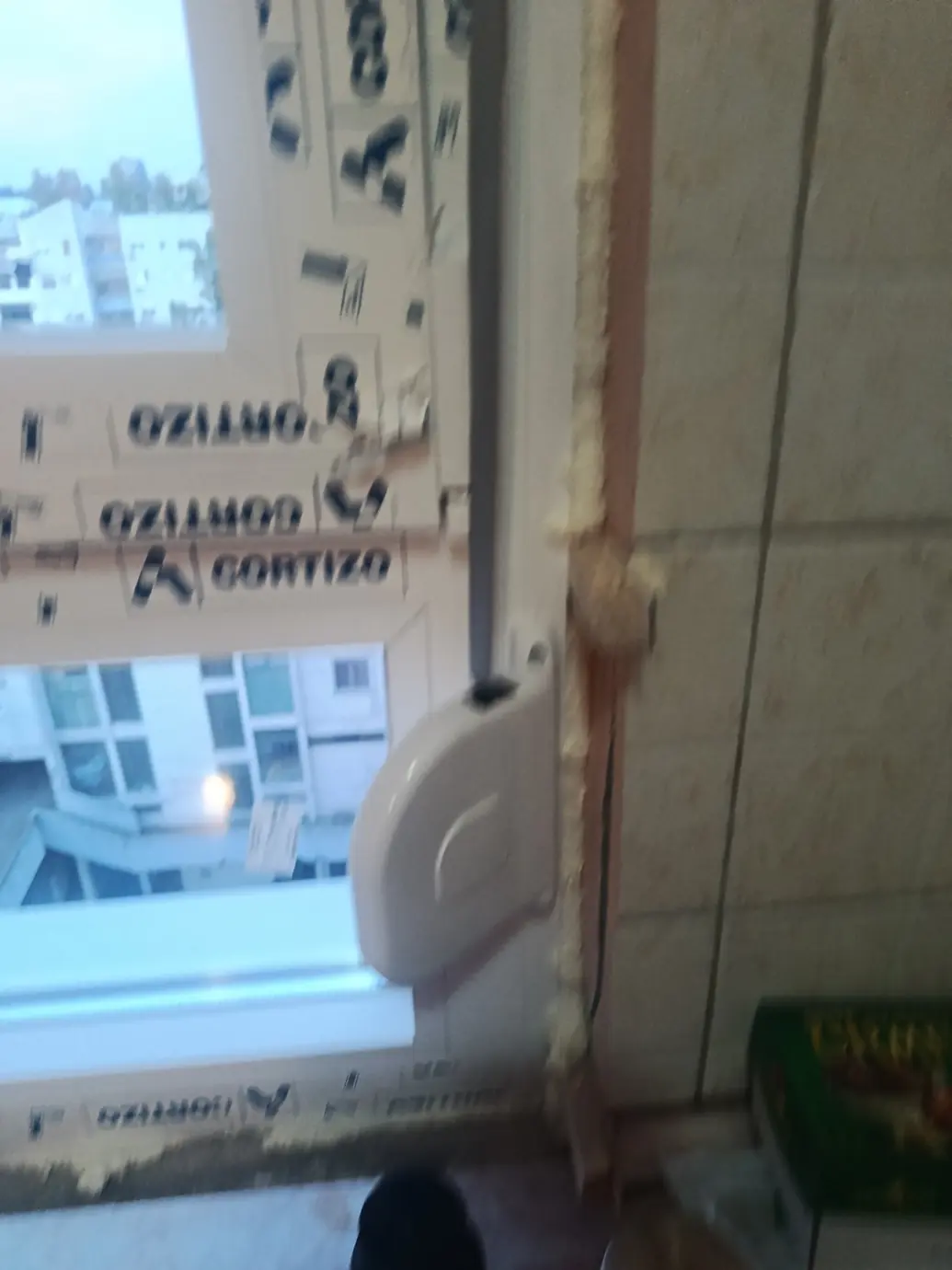 PUR pena uz bočnu špaletnu — Blok 63, Novi Beograd