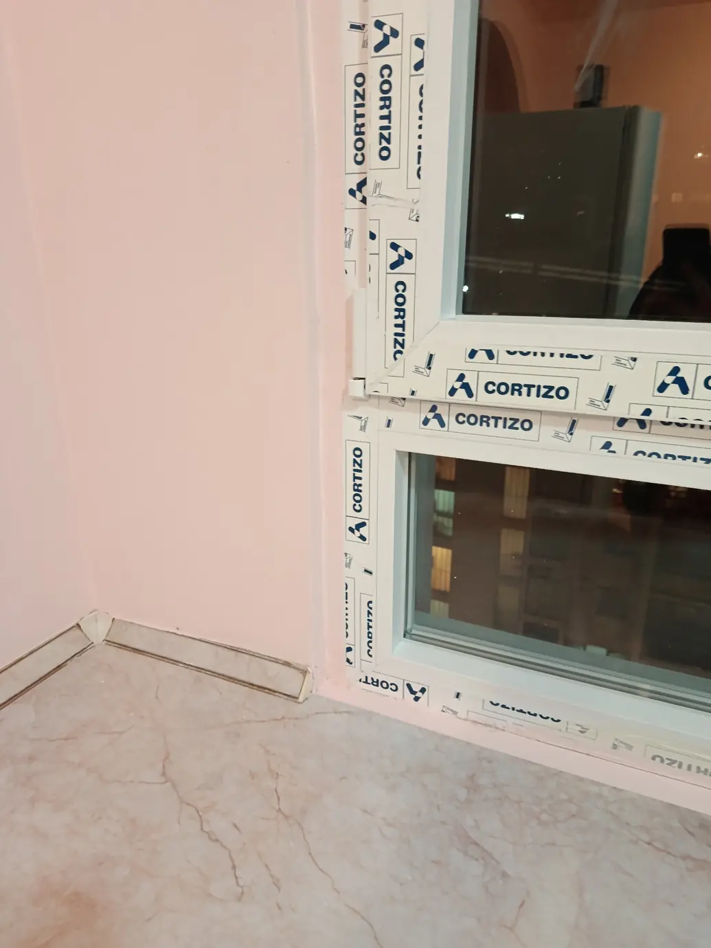 Završni zidovi uz prozor — Blok 63, Novi Beograd