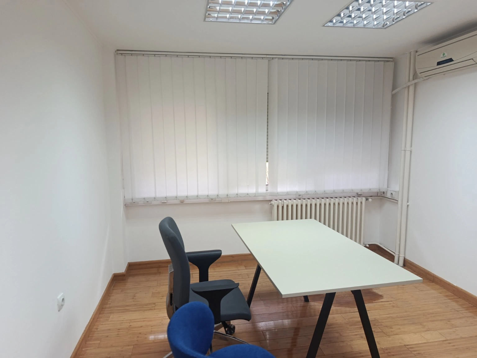 ZAVRŠENO · Okrečena radna prostorija sa prozorima — Blok 29 · krečenje poslovnog prostora, Novi Beograd