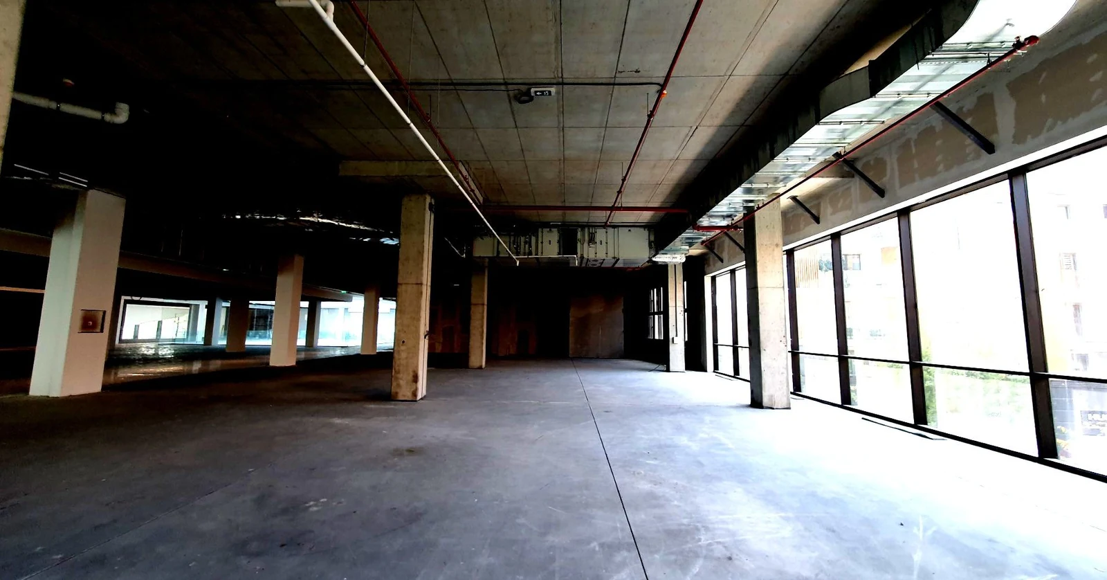 1 · PRE · Prazan lokal pre uređenja — Poslovni lokal · West 65, Novi Beograd