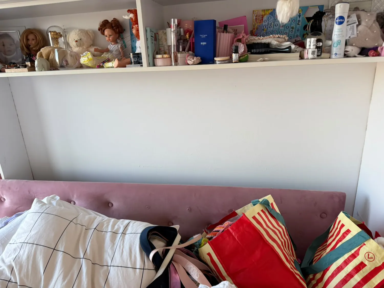 Završeni zid iz dečje sobe fotografisan iz drugog ugla — West 65 · Novi Beograd